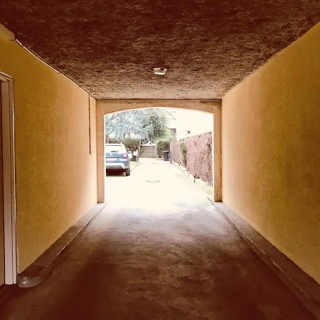 Maison De Longde - *